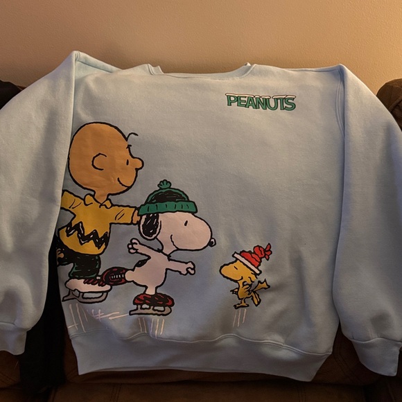New without tags peanuts sweatshirt size small - Picture 1 of 3